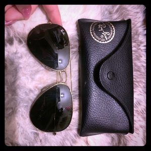 Black Ray Ban Aviators - Gold Frame
